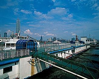 破局与立新：真人互动影游《代号三国：龙起》如何用技术、玩法与文化叩开全球市场大门？ 